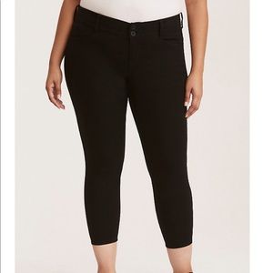 NWT! Torrid black skinny trouser in size 1…